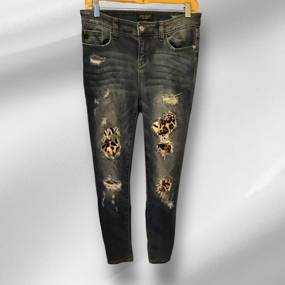 Judy Blue Destroyed Jeans with‎ Animal Print - Picture 1 of 8